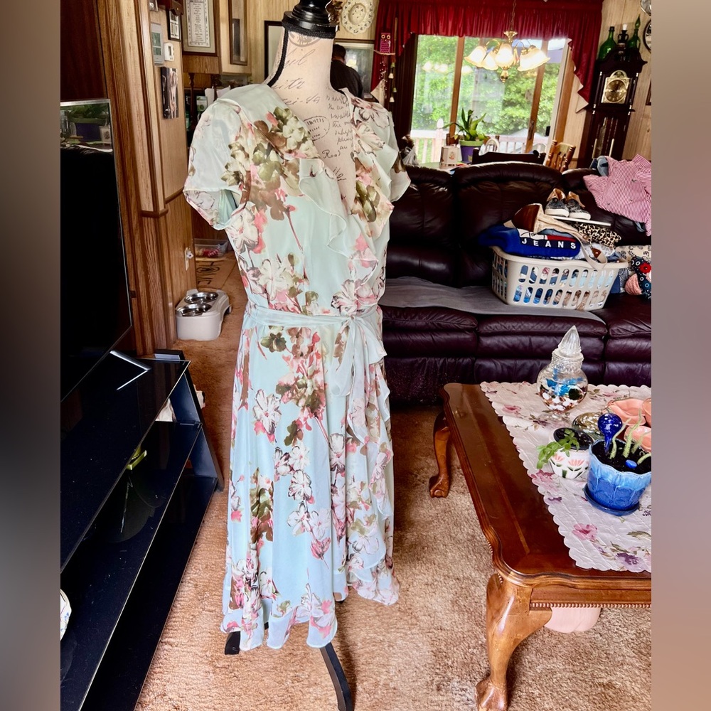 Julian Taylor Floral Midi Dress Size 16 Layered Ruffles beautiful dress. - Picture 9 of 16